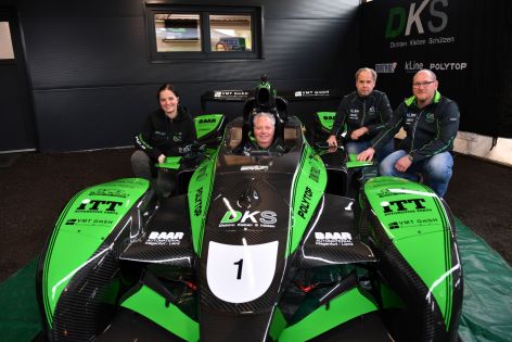 Hermann Waldy mit neuem Rennboliden